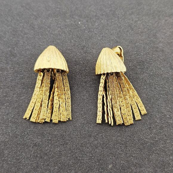 Gold Tone Clip On Earrings Chain Tassel Fringe Statement Gaudy Mod Retro Party - Picture 1 of 4